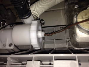 東芝ドラム式洗濯機　TW-150SVC 排水弁　断線修理